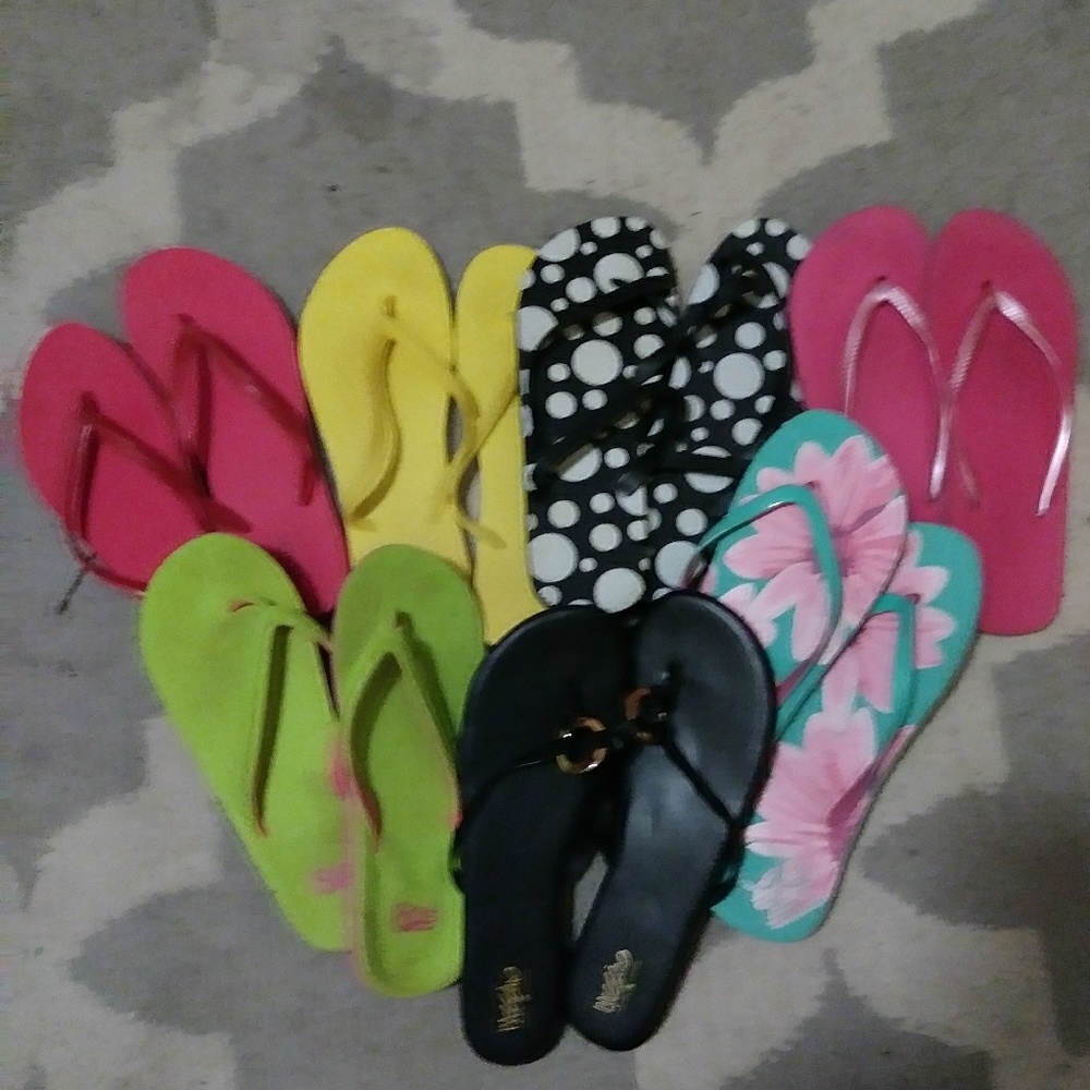 Lot of 7 pairs of Flip Flops
